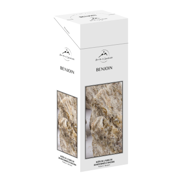 Boite de 6 tubes de 20 bâtonnets d´encens, parfume aux huiles essentielles.