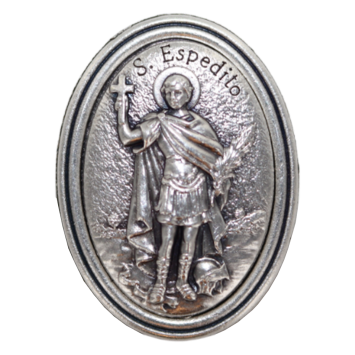 Plaque auto ovale H. 3.8 cm en metal couleur argentee. Plusieurs saints.