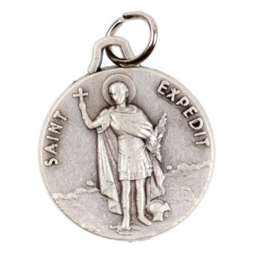 Médaille moulée ou frappée en métal couleur argentée Ø 1.8 cm. Plusieurs saints.