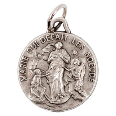 Médaille moulée ou frappée en métal couleur argentée Ø 1.8 cm. Plusieurs saints.