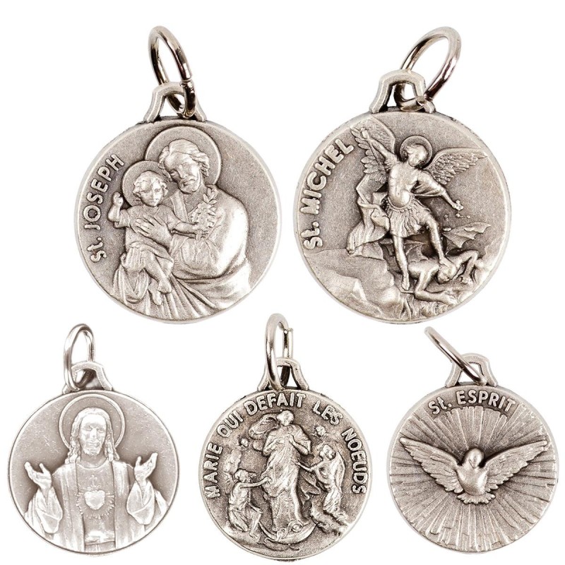 Médaille moulée ou frappée en métal couleur argentée Ø 1.5 cm. Plusieurs saints.