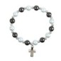 Bracelet sur elastique en hematite avec grains nacres Ø 8 mm, avec croix.