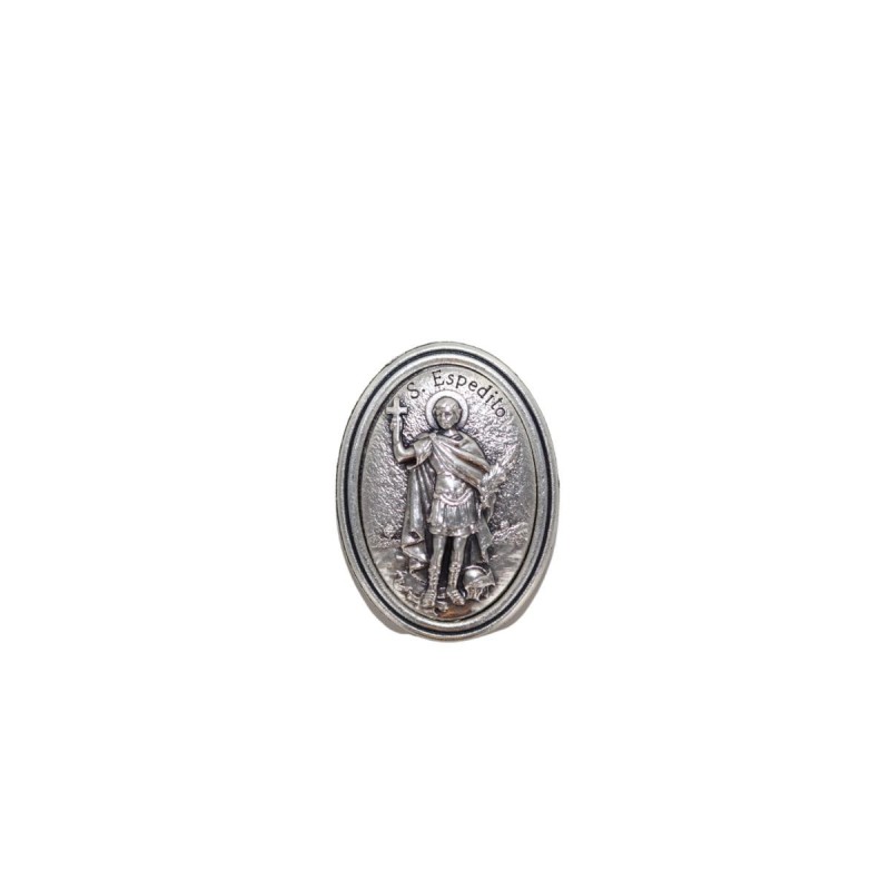 Plaque auto ovale H. 3.8 cm en metal couleur argentee. Plusieurs saints.