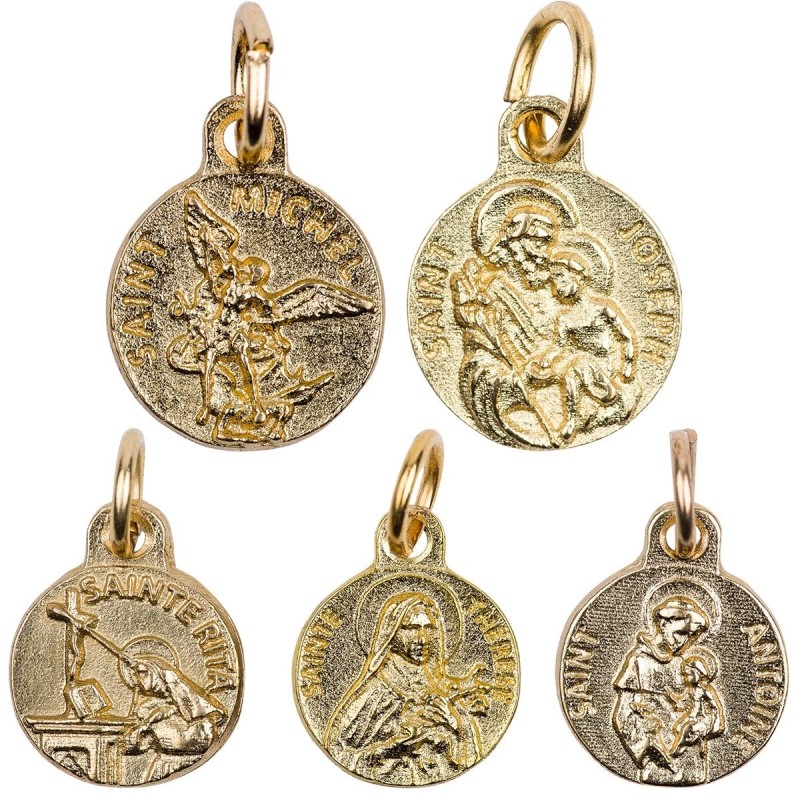 Médaille moulée en métal couleur dorée Ø. 1.2 cm. Plusieurs Saints