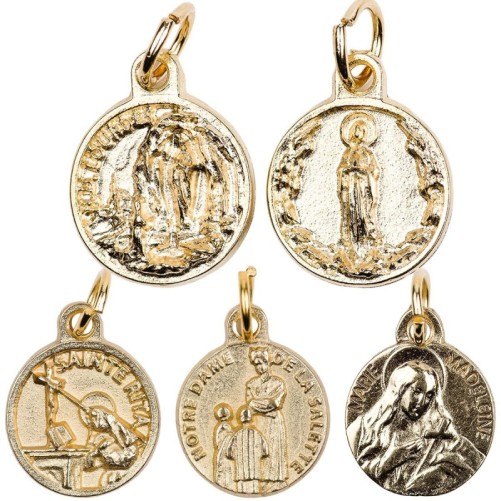 Médaille moulée en métal couleur dorée Ø 1.5 cm. Plusieurs saints.
