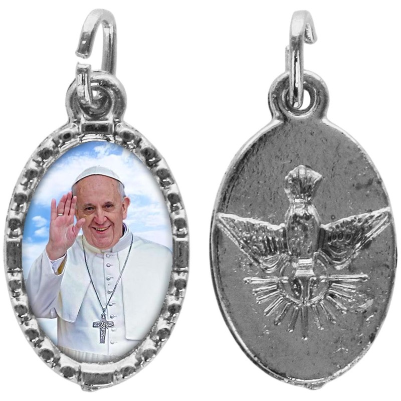 Médaille ovale métal argenté, rebord torsadé, résine. H : 1,5 cm. Différents Saints disponibles.