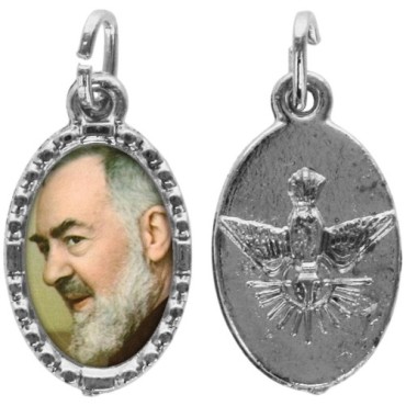Médaille ovale métal argenté, rebord torsadé, résine. H : 1,5 cm. Différents Saints disponibles.