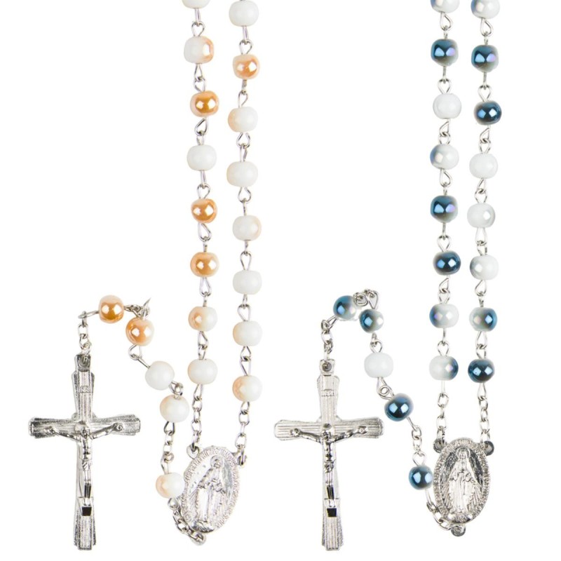 Chapelet grains bicolore blanc/ brillant, Ø 7 mm, chaîne couleur argentée, longueur au cœur 34 cm, croix avec Christ.
