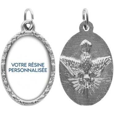 Médaille ovale métal argenté, rebord torsadé, résine. H : 2,5 cm. Différents Saints disponibles.