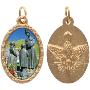 Médaille ovale métal doré, rebord torsadé, résine. H : 2,5 cm. Différents Saints disponibles.