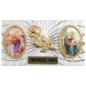 Plaque auto forme rectangle en alu striée H. 3 x 5,5 cm avec rose plus 2 résines, plusieurs saints.
