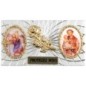 Plaque auto forme rectangle en alu striée H. 3 x 5,5 cm avec rose plus 2 résines, plusieurs saints.