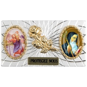 Plaque auto forme rectangle en alu striée H. 3 x 5,5 cm avec rose plus 2 résines, plusieurs saints.