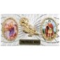 Plaque auto forme rectangle en alu striée H. 3 x 5,5 cm avec rose plus 2 résines, plusieurs saints.