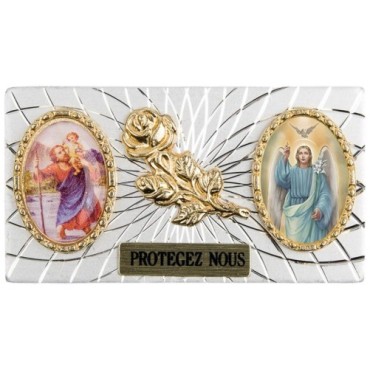 Plaque auto forme rectangle en alu striée H. 3 x 5,5 cm avec rose plus 2 résines, plusieurs saints.