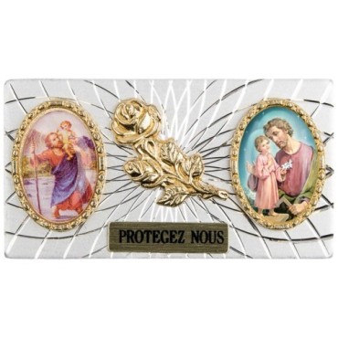 Plaque auto forme rectangle en alu striée H. 3 x 5,5 cm avec rose plus 2 résines, plusieurs saints.