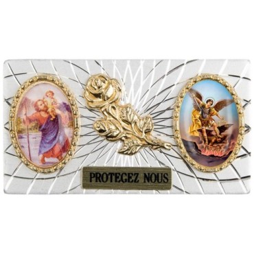 Plaque auto forme rectangle en alu striée H. 3 x 5,5 cm avec rose plus 2 résines, plusieurs saints.