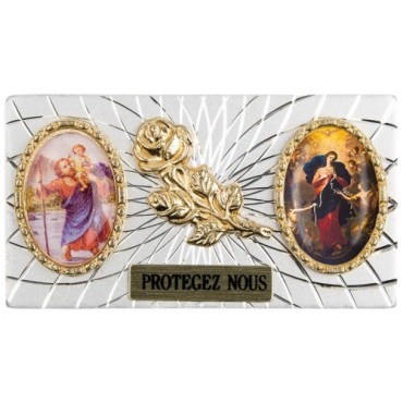 Plaque auto forme rectangle en alu striée H. 3 x 5,5 cm avec rose plus 2 résines, plusieurs saints.