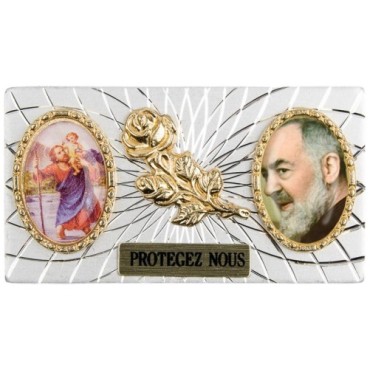 Plaque auto forme rectangle en alu striée H. 3 x 5,5 cm avec rose plus 2 résines, plusieurs saints.