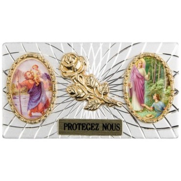 Plaque auto forme rectangle en alu striée H. 3 x 5,5 cm avec rose plus 2 résines, plusieurs saints.