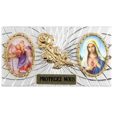 Plaque auto forme rectangle en alu striée H. 3 x 5,5 cm avec rose plus 2 résines, plusieurs saints.