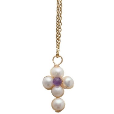Collier avec chaine de couleur dorée en acier inoxydable L 45 cm, avec croix blanche H. 2 cm, différentes pierre au centre.