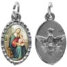 Médaille métal de couleur argentée ovale avec rebord effet dentelle H.1,5 cm avec résine. Disponible avec différents Saints.