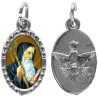 Médaille métal de couleur argentée ovale avec rebord effet dentelle H.1,5 cm avec résine. Disponible avec différents Saints.