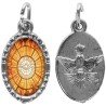 Médaille métal de couleur argentée ovale avec rebord effet dentelle H.1,5 cm avec résine. Disponible avec différents Saints.