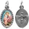 Médaille métal de couleur argentée ovale avec rebord effet dentelle H.1,5 cm avec résine. Disponible avec différents Saints.