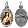 Médaille métal de couleur argentée ovale avec rebord effet dentelle H.1,5 cm avec résine. Disponible avec différents Saints.