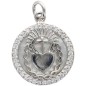 Médaille de l'EX-VOTO Ø 1.6 cm en laiton de couleur argenté, contour avec zircons et coquille naturelle.