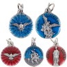Médaille métal couleur argentée, emmaillé bleu ou rouge Ø 1,8 cm de différents saints. Couleurs différentes selon arrivage..
