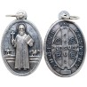 Médaille en métal couleur argentée forme ovale H. 2,2 cm. Plusieurs saints.