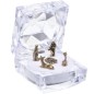 Mini crèche en métal style antique dans boite acrylique transparente effet diamant 4,8 cm..