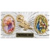Plaque auto forme rectangle en alu striée H. 3 x 5,5 cm avec rose plus 2 résines, plusieurs saints.