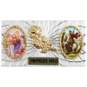 Plaque auto forme rectangle en alu striée H. 3 x 5,5 cm avec rose plus 2 résines, plusieurs saints.