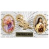 Plaque auto forme rectangle en alu striée H. 3 x 5,5 cm avec rose plus 2 résines, plusieurs saints.