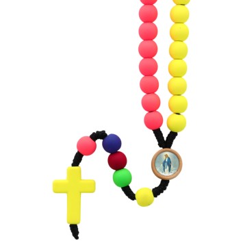 Chapelet pour enfant avec grains en gomme, couleurs fluo mission sur corde avec fermoir et résine de la VM. Ø 7 mm et croix.