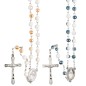 Chapelet grains bicolores blanc/brillant Ø 7 mm, chaîne argentée, croix avec Christ, longueur au cœur 34 cm. Plusieurs couleurs.