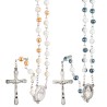 Chapelet grains bicolores blanc/brillant Ø 7 mm, chaîne argentée, croix avec Christ, longueur au cœur 34 cm. Plusieurs couleurs.