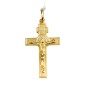 Croix de cou en plaqué or de saint Benoit H. 3 cm. Livrée en boite.