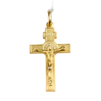 Croix de cou en plaqué or de saint Benoit H. 3 cm. Livrée en boite.