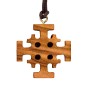 Croix de cou de Jérusalem en bois d'olivier H. 3 cm avec cordon cuir 70 cm..