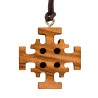 Croix de cou de Jérusalem en bois d'olivier H. 3 cm avec cordon cuir 70 cm..