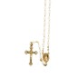Chapelet grains nacre ronds, Ø 7 mm, chaine couleur dorée, longueur au cœur 30 cm, croix avec Christ. Livré en boite..