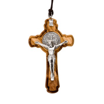 Croix de cou de saint Benoit en bois d'olivier, hauteur 5,7 cm avec cordon 65 cm..