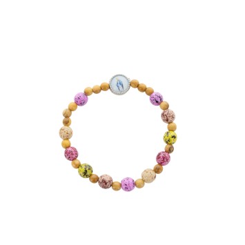 Bracelet sur élastique grains bois Ø 5 mm et grain bois tacheté Ø 5 mm avec médaille résine VM.