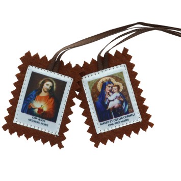 Scapulaire de ND du Mont Carmel en tissus avec explication H. 5 x 4,5 cm avec cordon marron. Livre en sachet individuel..