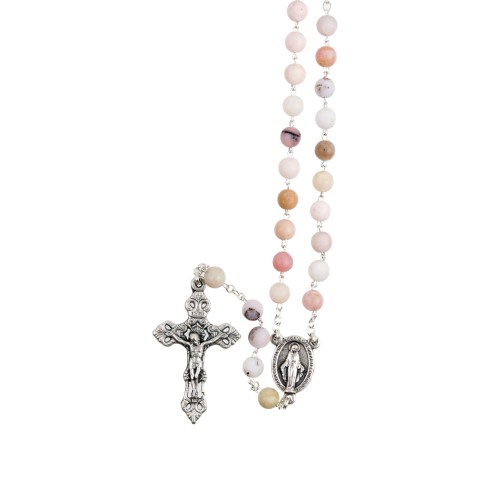 Chapelet grains rhodonite, Ø 7 mm, chaine couleur argentée, longueur au cœur 28 cm, croix avec Christ. Livré en boite..